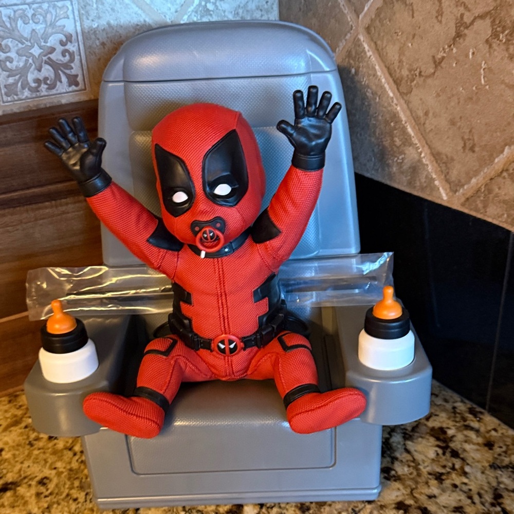 Deadpool and Wolverine popcorn bucket - new